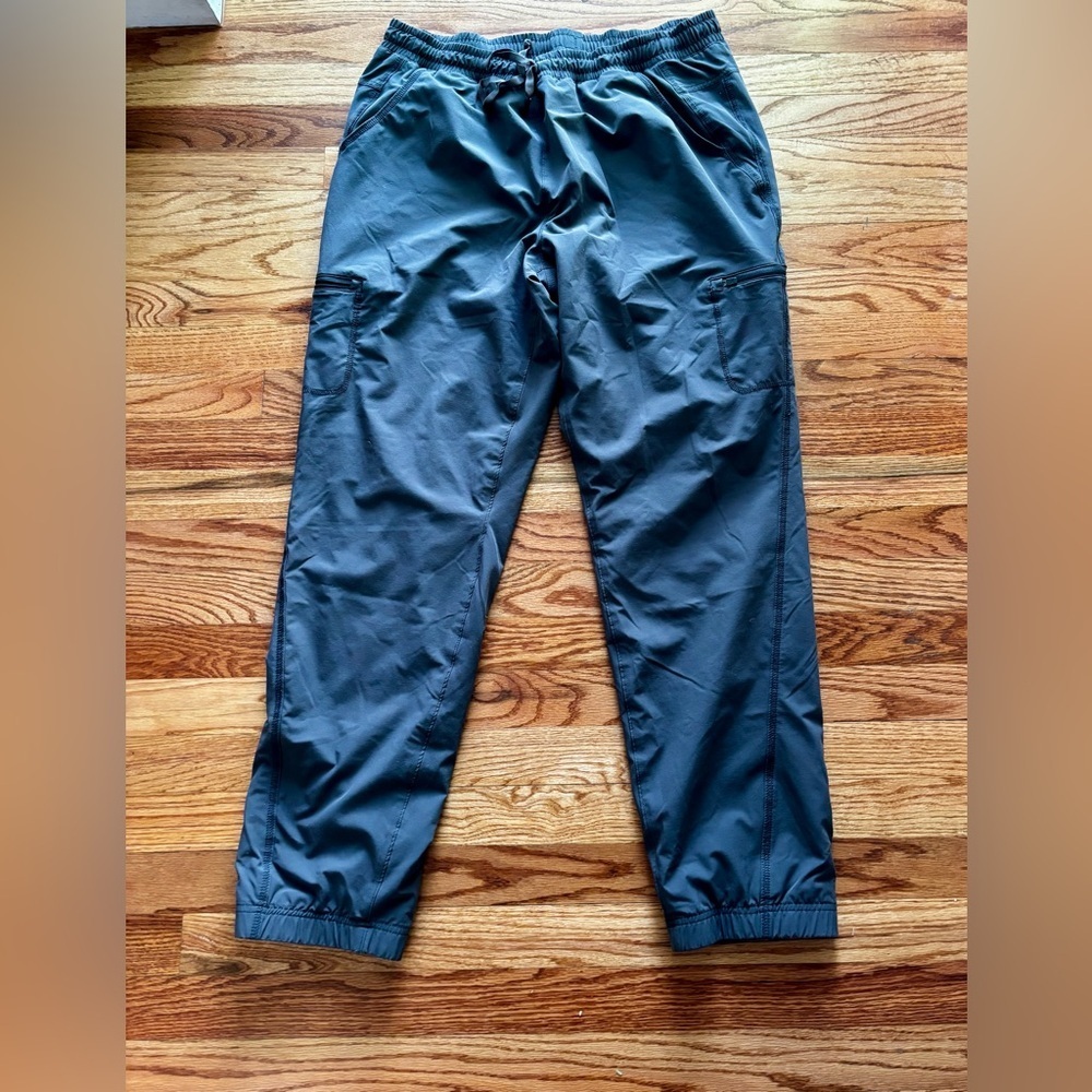 Eddie Bauer Women's Gray Fleece Lined Joggers. Size 14